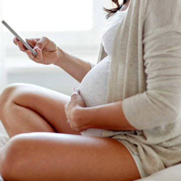 Používanie SMART hodiniek a mobilných telefónov v tehotenstve a riziká s tým spojené